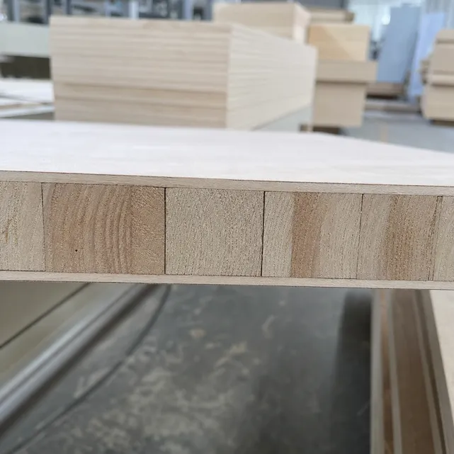 Cross-section of 18mm blockboard showing solid wood core strips at 25–40mm width