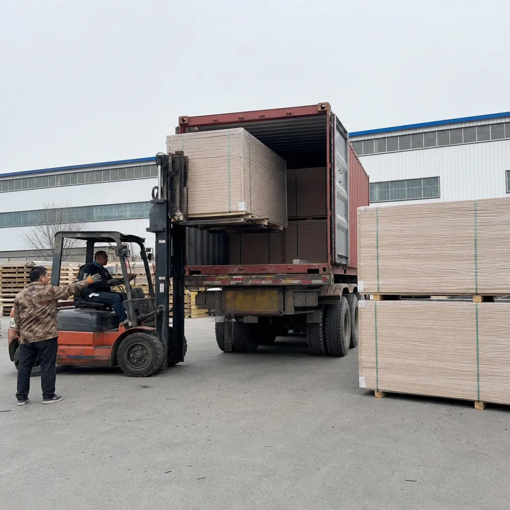 18mm blockboard panels bundled and loaded for export — container logistics from Xuzhou to Qingdao, Shanghai, and Lianyungang