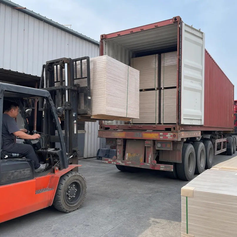 Standard melamine blockboard panel sizes 1220x2440mm loaded into 40HQ container for export