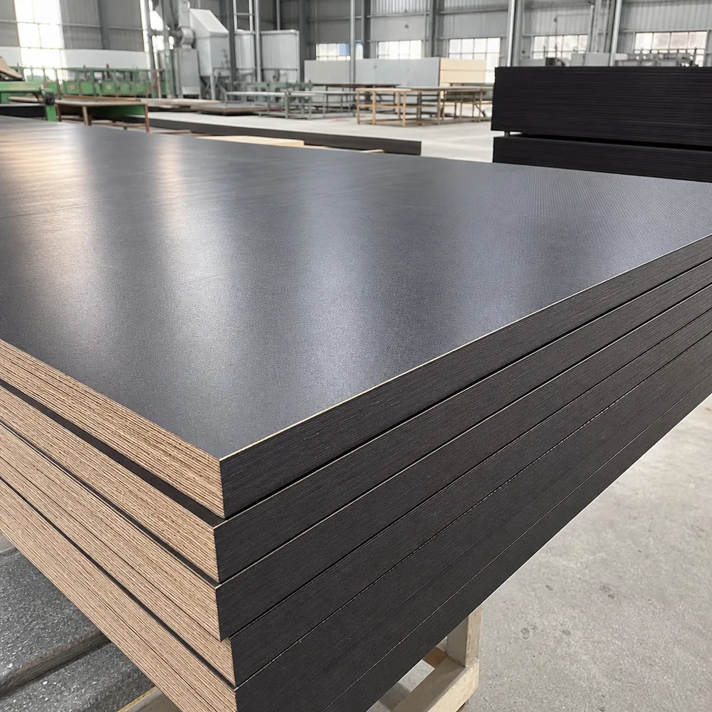 Edge sealing detail on 18mm film faced plywood export panels — QDPlywood factory