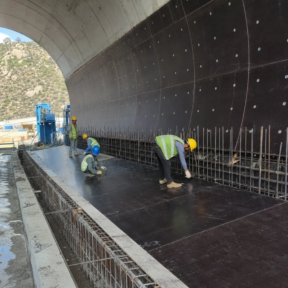 Infrastructure and civil engineering project using phenolic film faced plywood for bridge deck and tunnel lining formwork