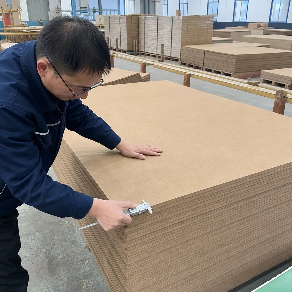 Hardboard outgoing quality control inspection — thickness measurement and surface defect assessment