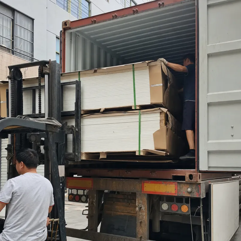 Container loading of high gloss melamine MDF panels with interleaving paper and corner board protection