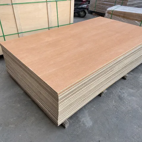Lighter overlay weight paper overlaid plywood for industrial packaging and pallet tops